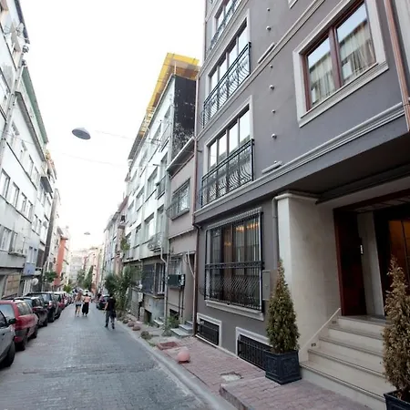 Apartahotel Collage Cihangir 4*