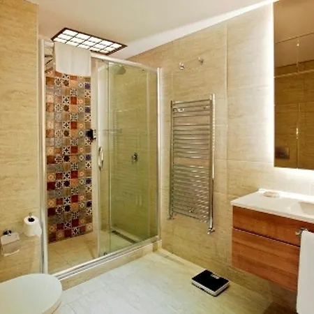 Collage Cihangir Apart Otel