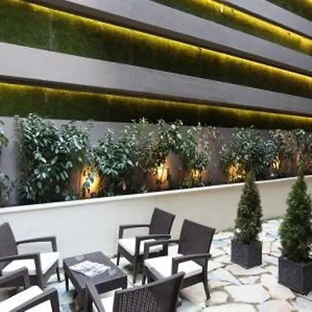 Collage Cihangir Apart Otel