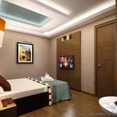 Collage Cihangir Apart Otel
