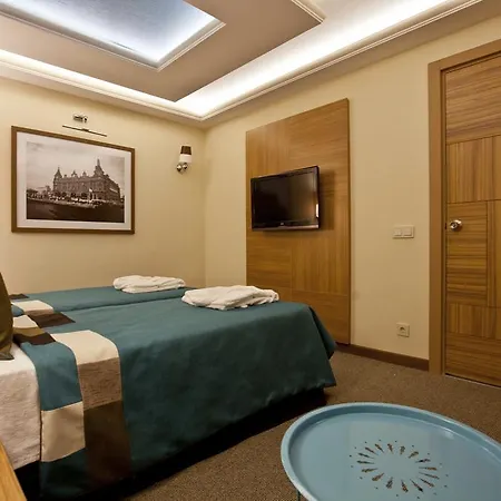 Apart Otel Collage Cihangir