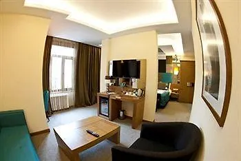 Collage Cihangir Aparthotel Istanboel