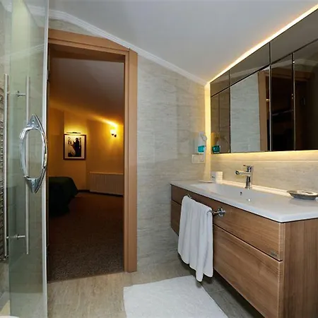 Collage Cihangir 4* Istanboel